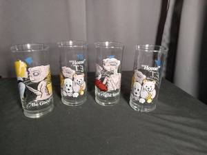 lot 6935 image: E.T. Extra-Terrestrial Pizza Hut Glasses Set of 4 Limited Edition