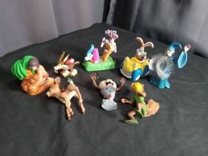 lot 6939 image: Lot of 8 Toy Action Figures Mixed Characters Collectibles