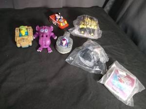 lot 6940 image: Hasbro Toy Lot 6 Pieces Action Figures Vehicles Collectibles