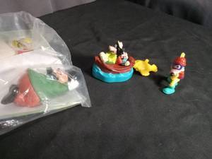 lot 6941 image: Disneys Goof Troop figures and Darkwing Duck