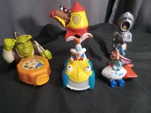 lot 6946 image: Lot of 5 Toy Figurines Shrek Roger Rabbit Spaceman Character Figures
