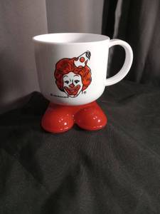 lot 6948 image: McDonalds 1985 Ronald McDonald Clown Mug Red Base