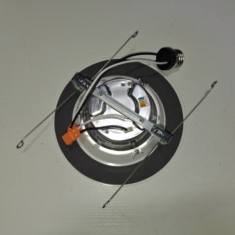 lot 18108 image: HALO BAFFLE DOWNLIGHT 65 W REPLACEMENT