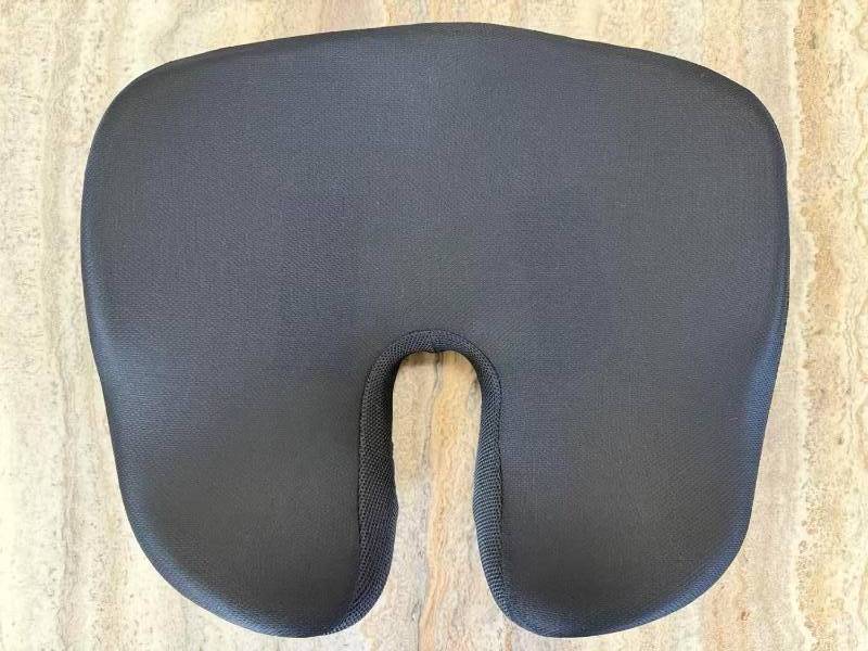 lot 18110 image: Seat Cushion