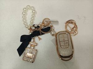 lot 2913 image: Yilinxi Key Fab Compatible with Hyundai, Perfume Bottle Keychain Accessories, Silver 5-Buttons