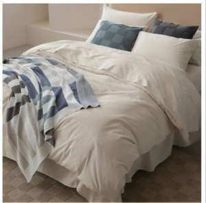 lot 2986 image: Double Stitch GOTS Organic Cotton King Duvet Cover, Washed 300TC, Off White