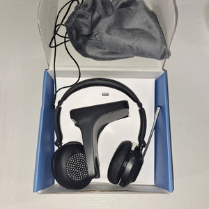 lot 4097 image: Wireless Headset 02Y5