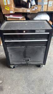 lot 101 image: Craftsman Tool Storage Chest with Drawers and Locking Cabinet