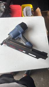 lot 104 image: Central Pneumatic Contractor Series Finish Nailer
