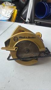 lot 108 image: Black & Decker 7308 7.25 Inch Circular Saw 120V 5300 RPM