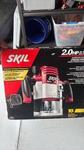 lot 118 image: SKIL 1820 2-HP Plunge Router with Site Light