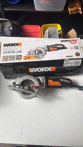 lot 141 image: Worx WX428L 4-12 Inch Compact Circular Saw 115mm 4A