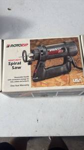lot 143 image: Rotozip Spiracut SC5 Heavy Duty Spiral Saw with Bits