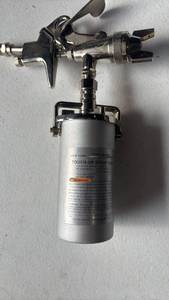 lot 152 image: Central Pneumatic Touch-Up Spray Gun Item 00086 30 PSI