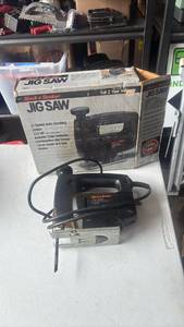 lot 153 image: Black & Decker Jig Saw Model 7571 2-Speed Auto-Scrolling 13 HP