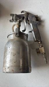 lot 170 image: Central Pneumatic Gravity Feed Spray Gun with Cup