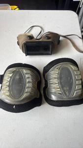 lot 171 image: Sellstrom Welding goggles with Knee Pads