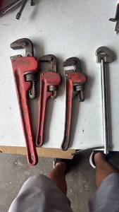 lot 180 image: Pipe Wrench Set 3 Red Handle
