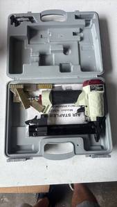 lot 187 image: Air Stapler Kit Model 63825