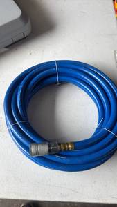 lot 201 image: Campbell Hausfeld 300 PSI Pressure Hose Blue