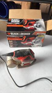 lot 214 image: Black & Decker MS1000 Cyclone 1.4 Amp Orbital 4-in-1 Multi Sander