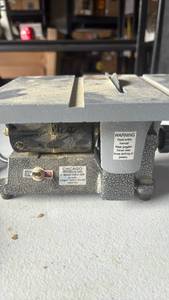 lot 215 image: Chicago 4 Bench Table Saw