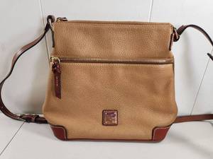 lot 67 image: Dooney &amp Bourke Pebble Grain Leather Crossbody Bag Tan Brown Purse W Dust Bag