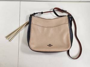 lot 68 image: Coach 38696 Colorblock Pebbled Leather Crossbody Shoulder Bag Cream and Black