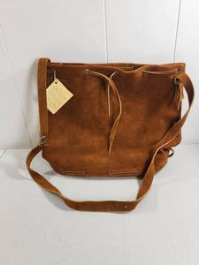 lot 71 image: Vintage Gaitan Handmade Mexican Suede Leather Bucket Shoulder Bag Boho Tan