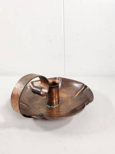 lot 73 image: Antique Roycroft Hand Hammered Copper Chamberstick Holder With Fingerloop