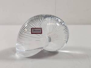 lot 77 image: Baccarat Crystal Shell Nautilus Figurine