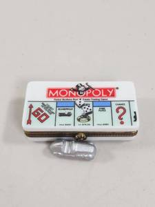 lot 87 image: Monopoly Midwest of Cannon Falls Trinket Car With Lidded Porcelain Box