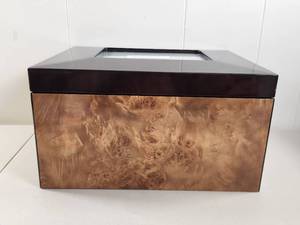 lot 90 image: Forever Loved Memory Box with Accessories New