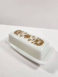 lot 101 image: Pyrex 12-Ounce Covered Butter Dish with Floral Design