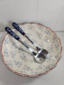 lot 102 image: Temptations by Tara Floral Lace Bowl