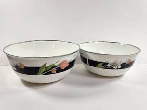 lot 105 image: Sanyo Cookware 2-Piece Bowl Set Floral Black Band