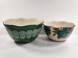 lot 106 image: The Pioneer Woman Stoneware China 2-Piece Bowl Set Green Red Floral