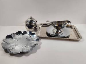 lot 107 image: Silver Tone Tableware Set Condiment Server Gravy Boat Tray Shell Dish