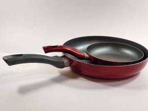 lot 122 image: Oster 2-Piece Non-Stick Frying Pan Set Red