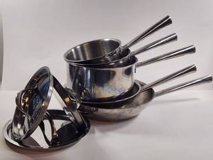 lot 123 image: Nice Stainless Steel Cookware Set w Two Frying Pans