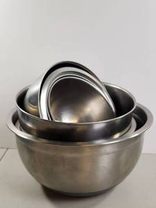 lot 128 image: Stainless Steel Bowl Bundle