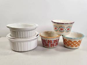 lot 132 image: The Pioneer Woman 5-Piece Ceramic Bakeware Bowl Set with Lids