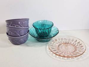 lot 133 image: Marcador Fine Stoneware Bowls and More