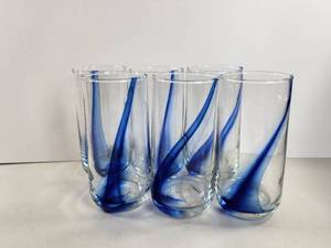 lot 136 image: Set of 6 Glass Drinking Glasses with Blue Swirl Design