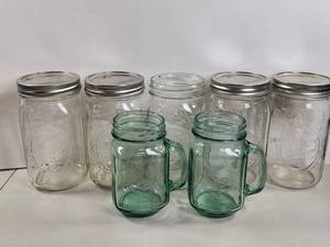 lot 146 image: 7-Piece Mason Jar Set with Lids Clear Glass and Green Glass