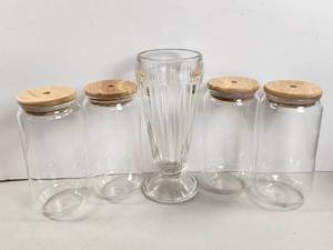 lot 148 image: 5-Piece Glass Drink Jars with Bamboo Lids