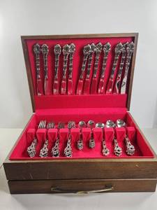 lot 156 image: Flatware Set Ornate Handle Forks Spoons Knives Server Chest Case