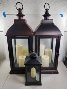 lot 192 image: Candle Lanterns 3-Piece Set Dark Wood Glass Panels