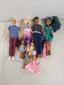 lot 238 image: Barbie Bundle Dolls&nbsp