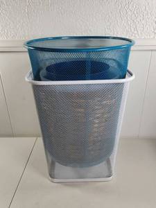 lot 241 image: Mesh Waste Basket Trash Can Organizer 4-Piece Set Blue White